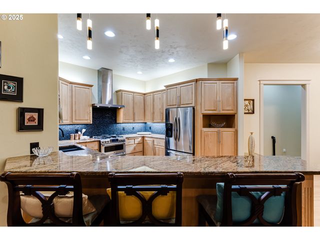 3409 LAKESIDE Dr, Eugene, OR 97401