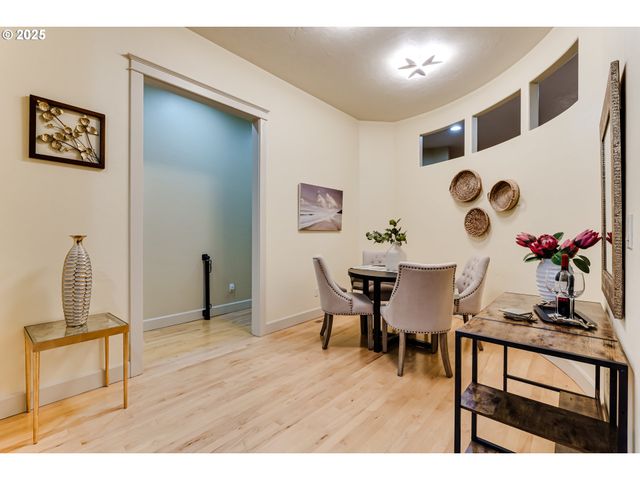 3409 LAKESIDE Dr, Eugene, OR 97401