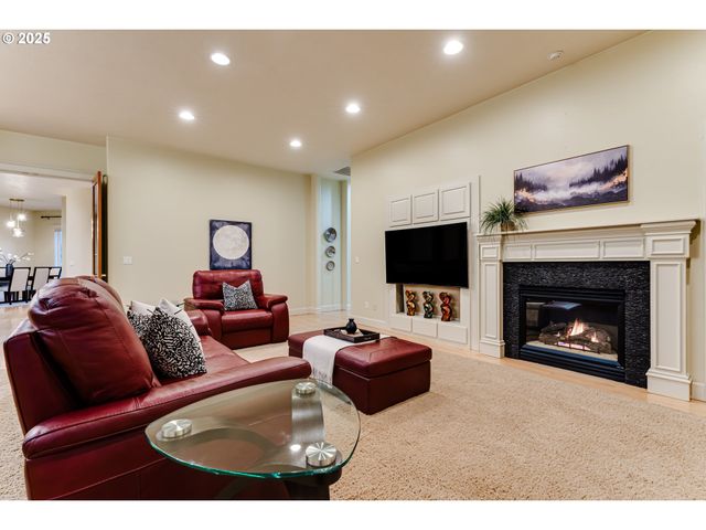 3409 LAKESIDE Dr, Eugene, OR 97401