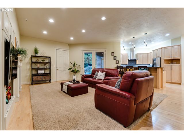 3409 LAKESIDE Dr, Eugene, OR 97401