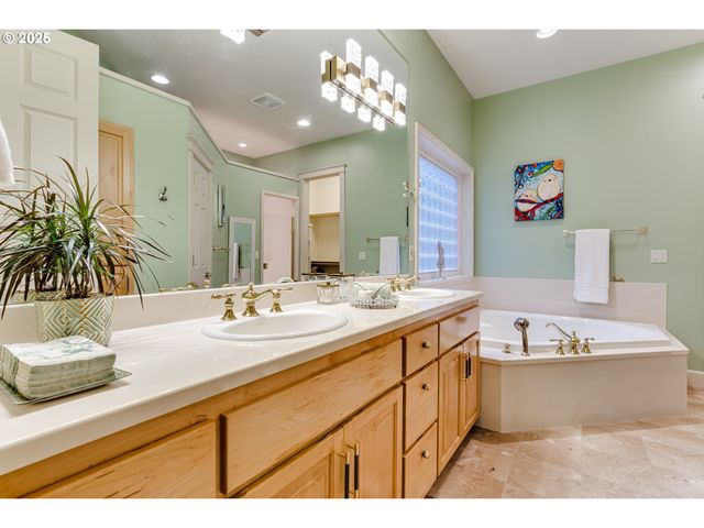 3409 LAKESIDE Dr, Eugene, OR 97401