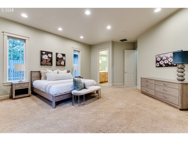 3409 LAKESIDE Dr, Eugene, OR 97401