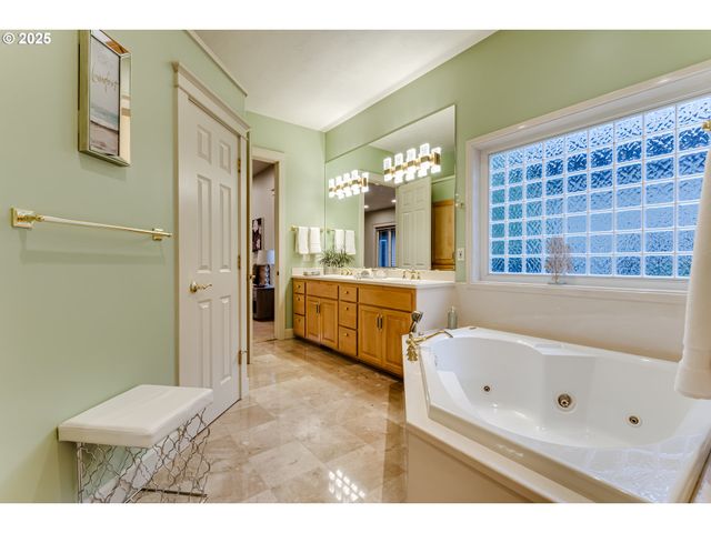 3409 LAKESIDE Dr, Eugene, OR 97401