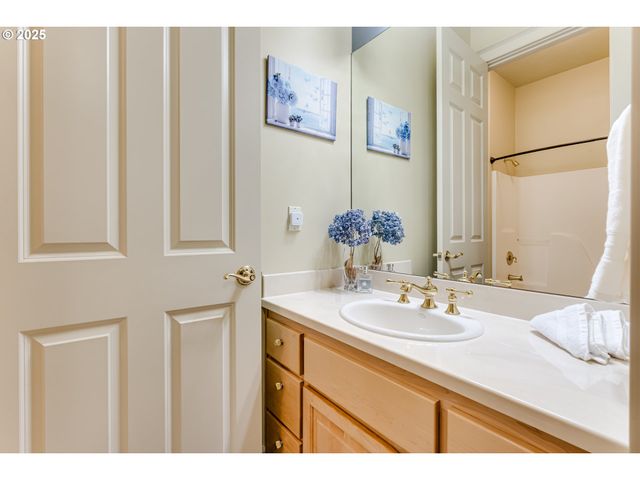 3409 LAKESIDE Dr, Eugene, OR 97401