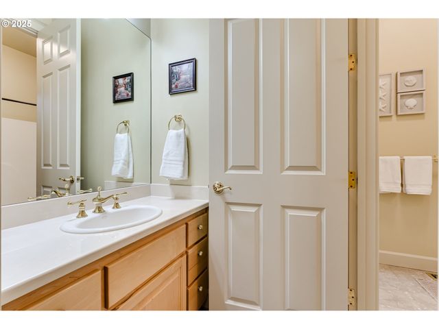 3409 LAKESIDE Dr, Eugene, OR 97401