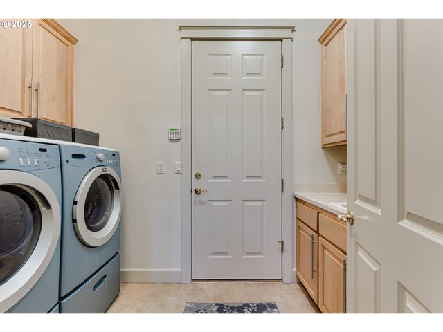 3409 LAKESIDE Dr, Eugene, OR 97401