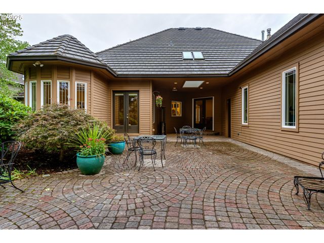 3409 LAKESIDE Dr, Eugene, OR 97401