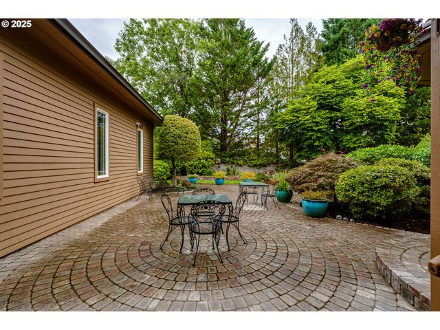 3409 LAKESIDE Dr, Eugene, OR 97401