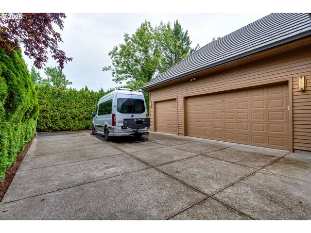 3409 LAKESIDE Dr, Eugene, OR 97401