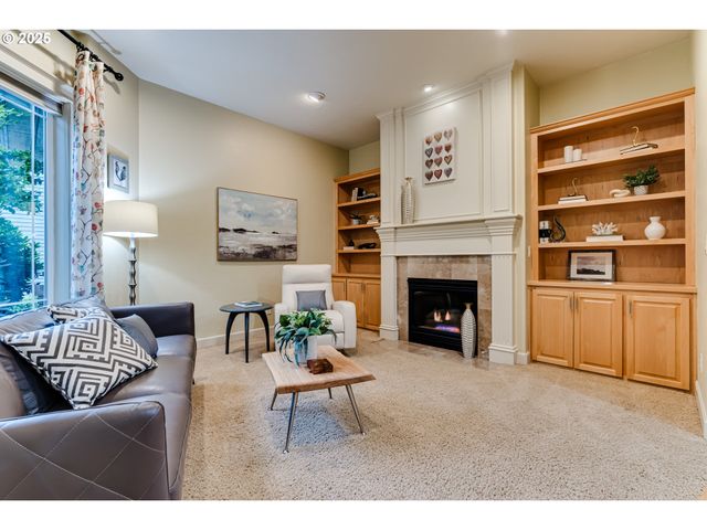 3409 LAKESIDE Dr, Eugene, OR 97401