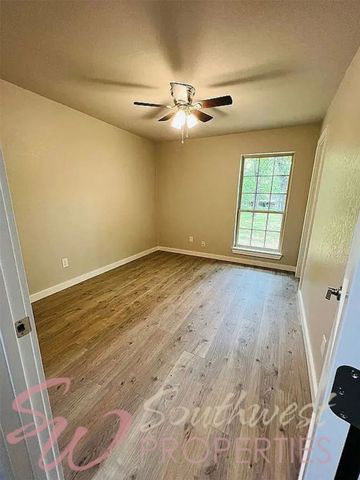 2605 W Highland Drive, Granbury, TX 76049