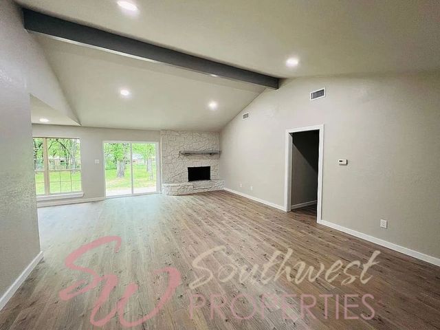 2605 W Highland Drive, Granbury, TX 76049
