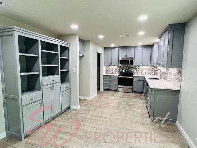 2605 W Highland Drive, Granbury, TX 76049
