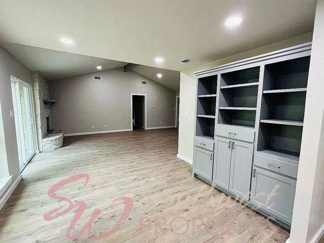 2605 W Highland Drive, Granbury, TX 76049