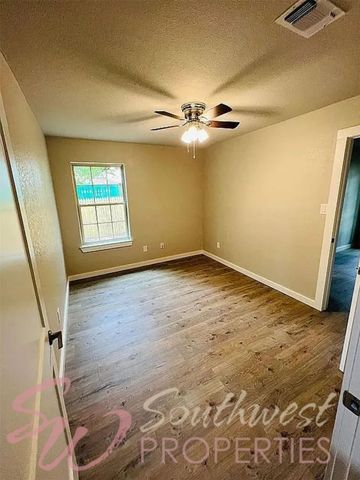 2605 W Highland Drive, Granbury, TX 76049