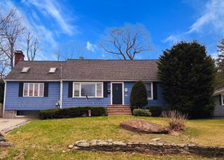 66 Francis Ave, Shrewsbury, MA 01545