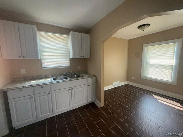 19586 Strasburg Street, Detroit, MI 48205