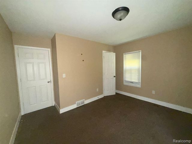 19586 Strasburg Street, Detroit, MI 48205