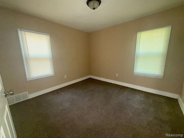 19586 Strasburg Street, Detroit, MI 48205