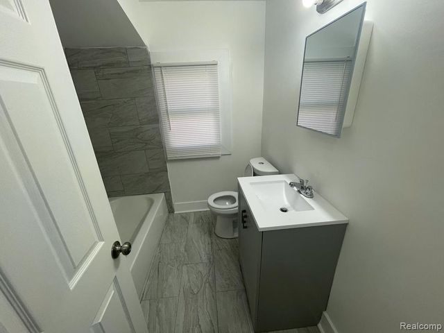 19586 Strasburg Street, Detroit, MI 48205