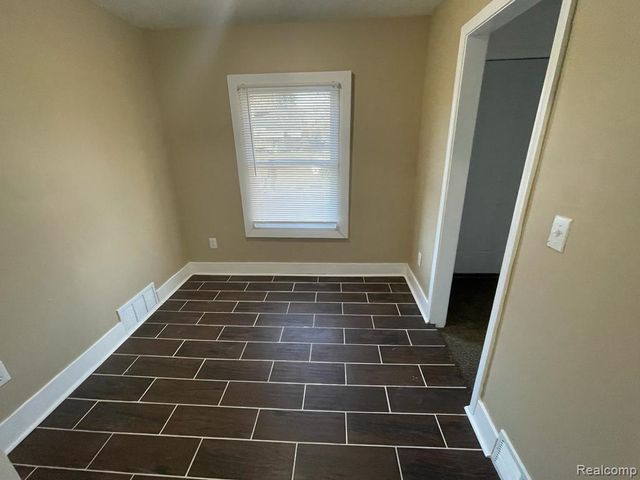 19586 Strasburg Street, Detroit, MI 48205