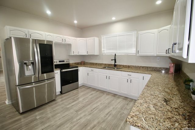 23239 Skila, Elmendorf, TX 78112