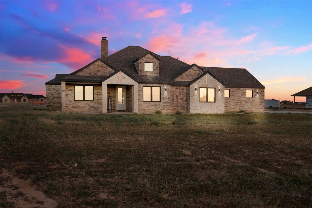 305 Maple Avenue, New Home, TX 79381