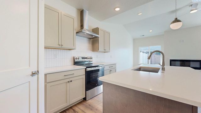 4545 Grove Court, West Richland, WA 99353