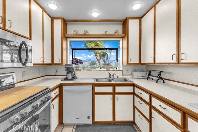 27800 Chantal Drive, Hemet, CA 92544