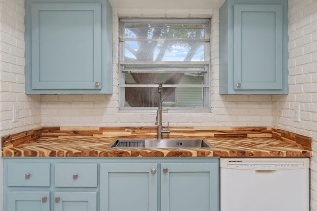 260 Gregory Drive, Mary Esther, FL 32569