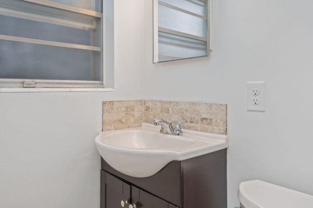 260 Gregory Drive, Mary Esther, FL 32569