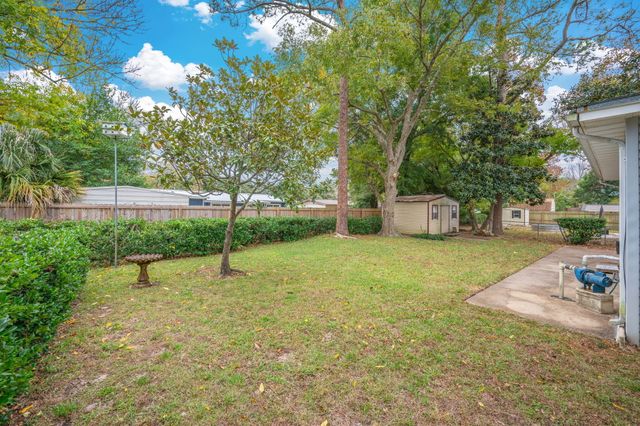 260 Gregory Drive, Mary Esther, FL 32569