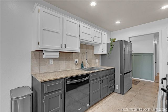 24920 Rosewood Drive, Broken Arrow, OK 74014