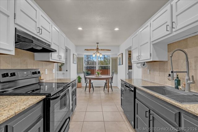 24920 Rosewood Drive, Broken Arrow, OK 74014