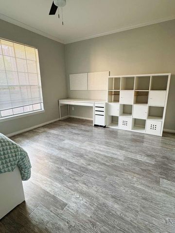 2111 Welch Street B119, Houston, TX 77019