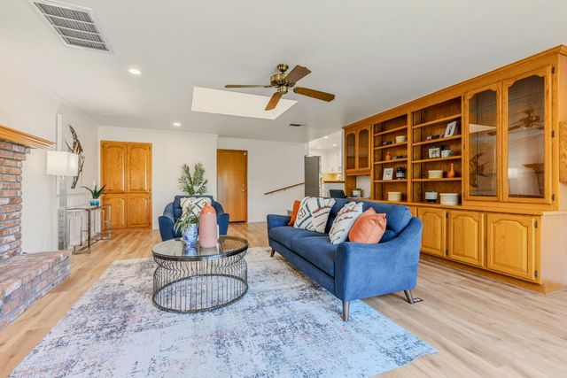 4439 Morpheus Ln, Sacramento, CA 95864