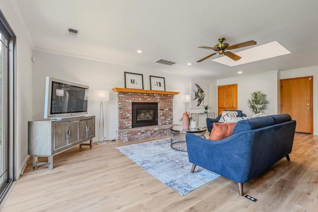 4439 Morpheus Ln, Sacramento, CA 95864