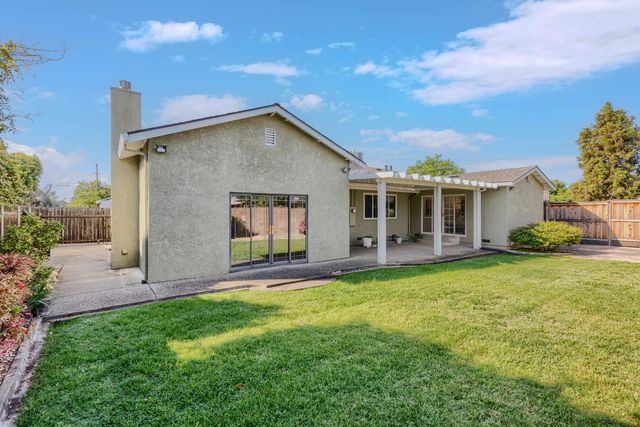 4439 Morpheus Ln, Sacramento, CA 95864