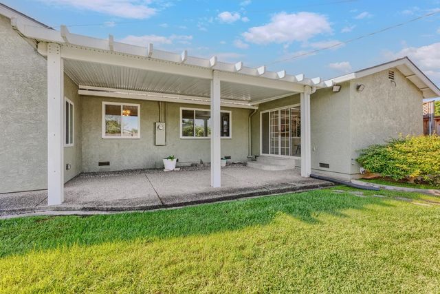 4439 Morpheus Ln, Sacramento, CA 95864