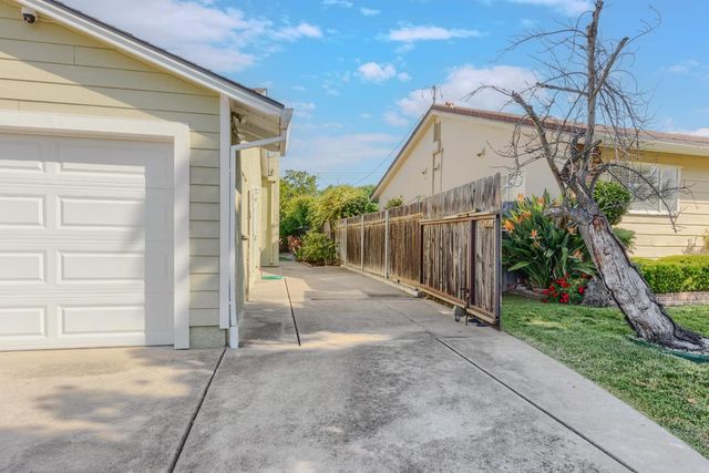 4439 Morpheus Ln, Sacramento, CA 95864