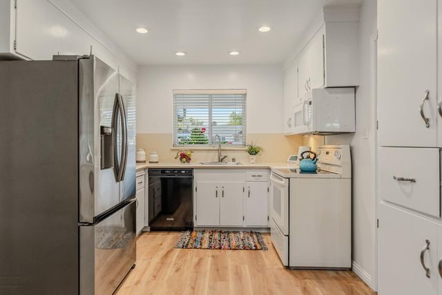 4439 Morpheus Ln, Sacramento, CA 95864