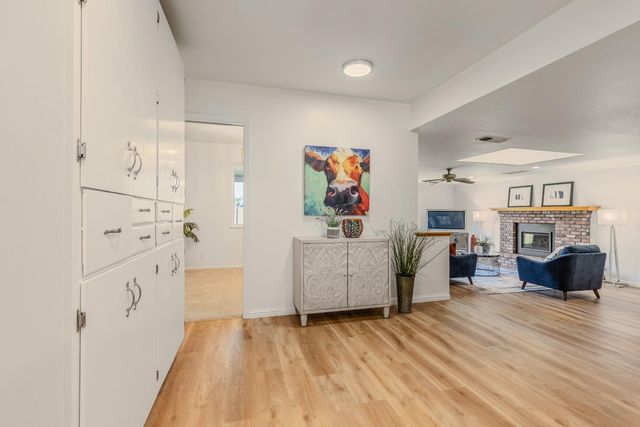 4439 Morpheus Ln, Sacramento, CA 95864