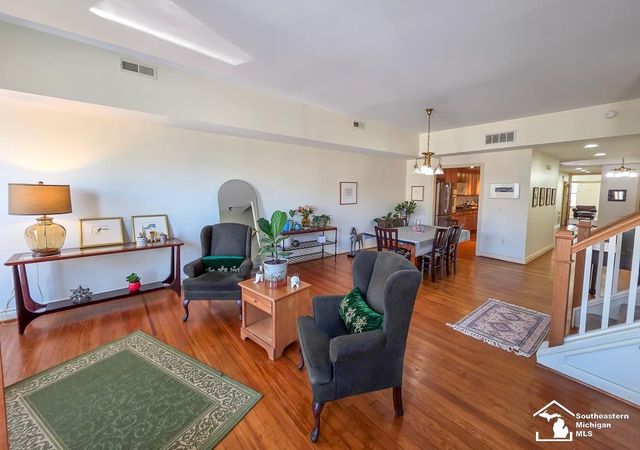 8 E Front Street, Monroe, MI 48161