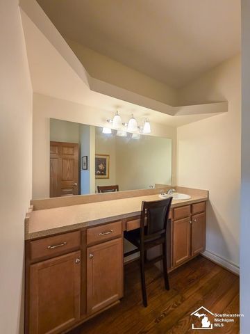 8 E Front Street, Monroe, MI 48161