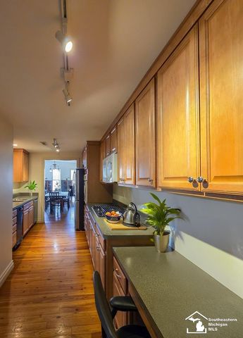 8 E Front Street, Monroe, MI 48161