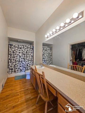 8 E Front Street, Monroe, MI 48161