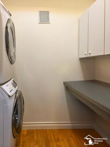 8 E Front Street, Monroe, MI 48161