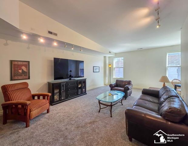 8 E Front Street, Monroe, MI 48161