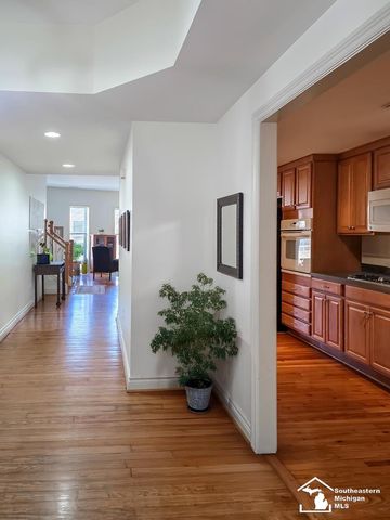 8 E Front Street, Monroe, MI 48161