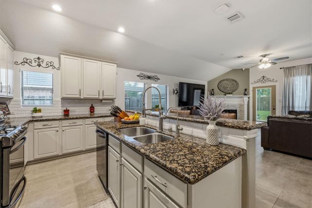 511 Oak Ridge Grove Circle, Spring, TX 77386
